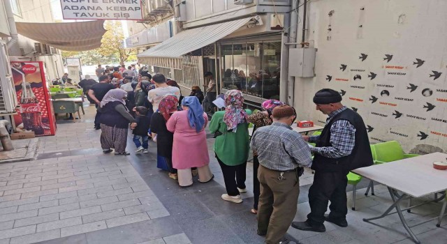 Aksarayda banka önlerinde TOKİ kuyruğu