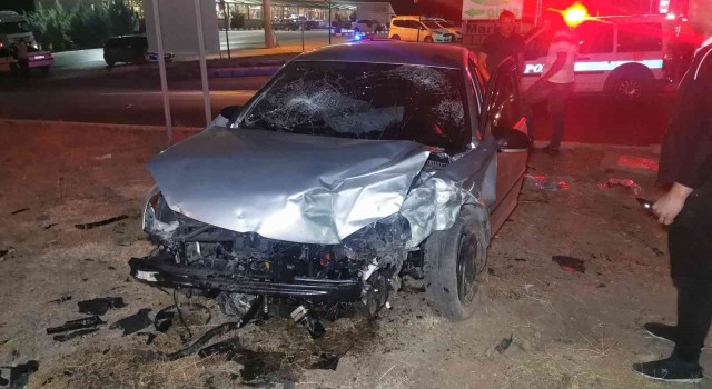 Aksarayda iki otomobil çarpıştı: 3 yaralı