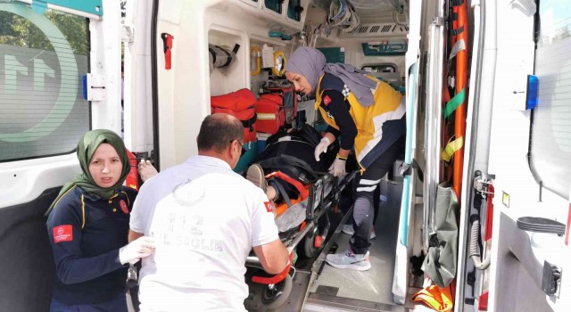Aksarayda motosiklet kadına çarptı: 2 yaralı