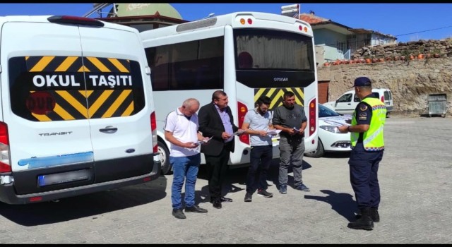 Aksarayda trafik jandarmasından okul servislerine sıkı denetim
