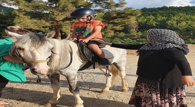 Alanya Belediyesinden, görme engellilere binicilik eğitimi