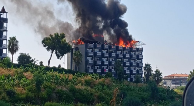 Alanyada korkutan otel yangını
