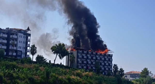 Alanyada korkutan otel yangını söndürüldü