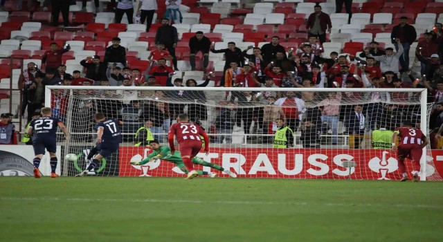 Ali Şaşal Vural 90+2de penaltı kurtardı
