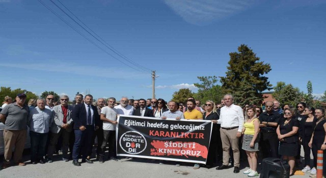 Aliağada eğitim sendikalarından, öğretmene karşı tehdit ve hakarete kınama