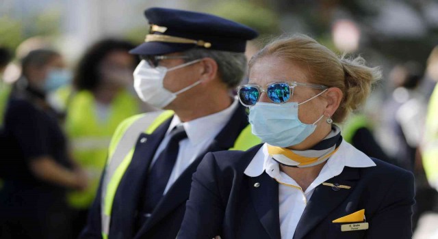 Almanyada uçakta maske zorunluluğu kalktı