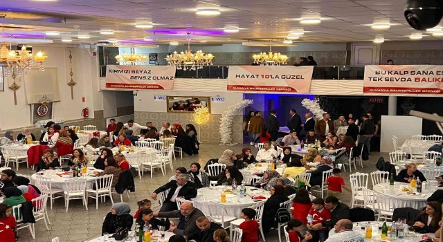 Almanyada yaşayan Balıkesirliler kurtuluş gününü kutladı