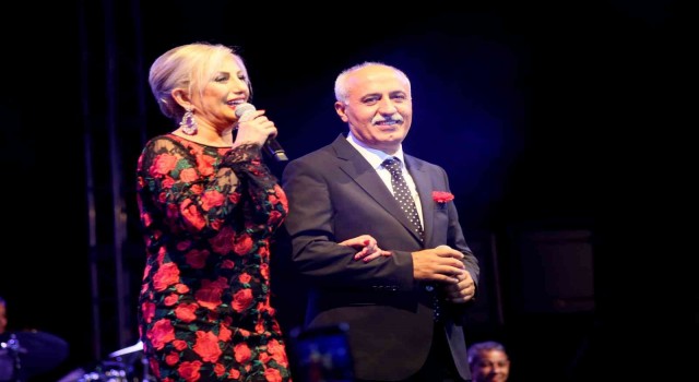 Altın Biber Festivaline Muazzez Ersoy damga vurdu
