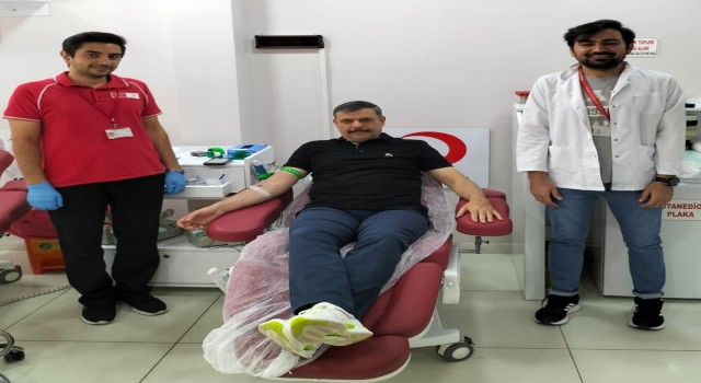 Altın madalya sahibi Vali Çiftçi, 36ncı kez kan bağışında bulundu