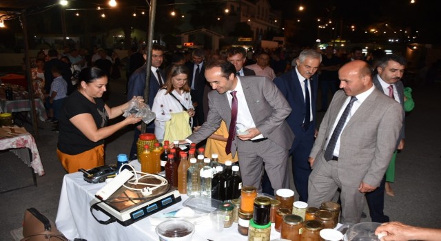 Altınovalı heyet KKTCde Tatlısu Harnup Festivaline katıldı