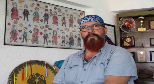 Anadolunun geleneksel kıyafetlerinden 42 yıllık koleksiyon oluşturdu