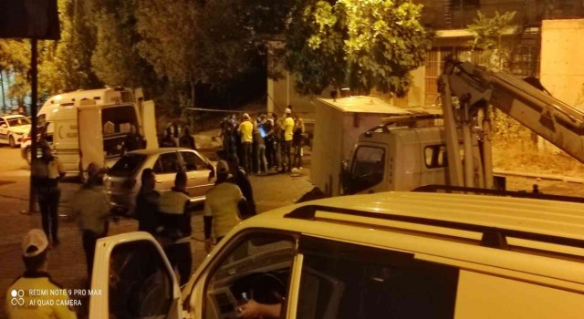 Ankarada park halindeki araçlara çarptıktan sonra devrilen kamyonetin sürücüsü hayatını kaybetti