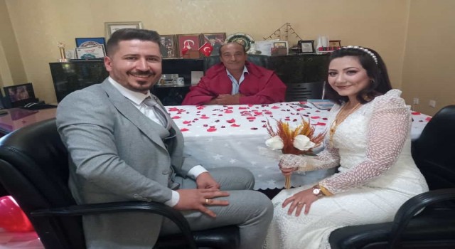 Annesinin öldüğü gün nikahı ertelenen Minenin nikahını muhtar babası kıydı