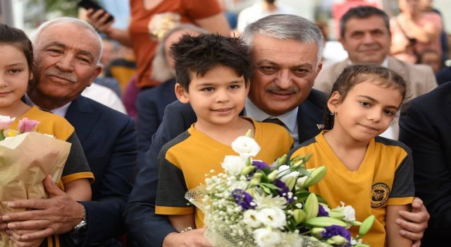 Antalyada 485 bin öğrenci, 35 bin öğretmen için ders zili çaldı