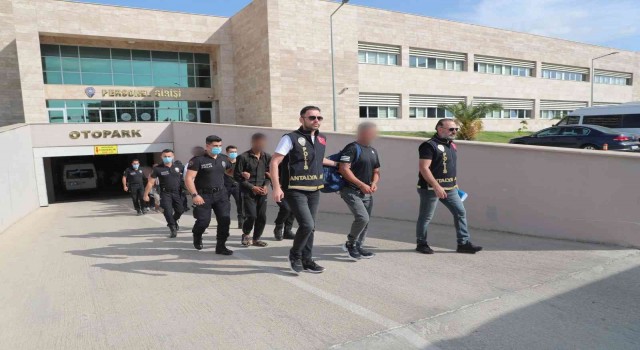Antalyada aranan 63 şüpheli yakalandı