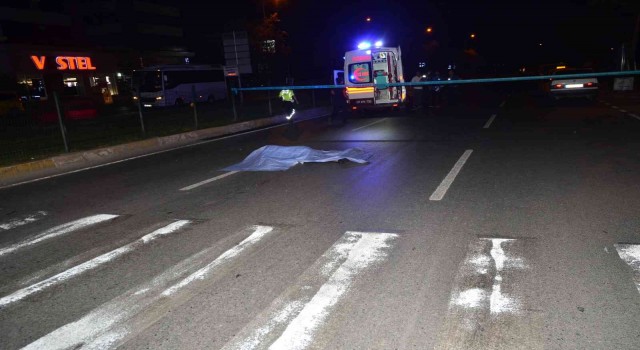 Antalyada cinayet gibi kaza: Darp edilip yola bırakılan gencin üzerinden ticari taksi geçti