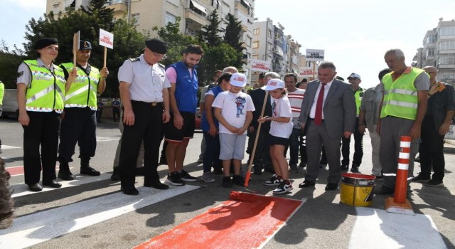 Antalyada, ‘Yayalara Öncelik Duruşu, Hayata Saygı Duruşu etkinliği düzenlendi