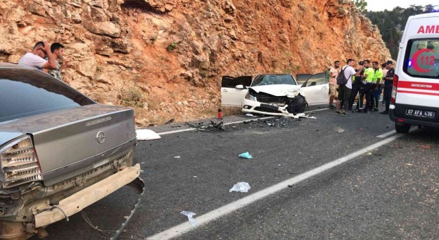 Antalyada zincirleme trafik kazası: 4 yaralı