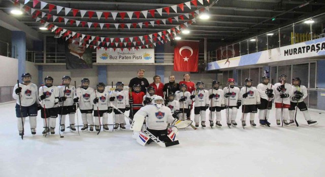 Antalyanın tek buz hokeyi takımı sezona hazırlanıyor