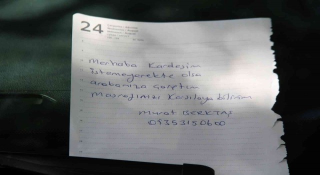 Arabasına binince ceza yediğini zannetti, gerçeği görünce İnsanlık ölmemiş dedi