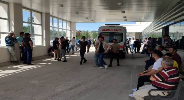 Aras Edaş personelleri elektrik akımına kapıldı: 1 ölü, 1 yaralı