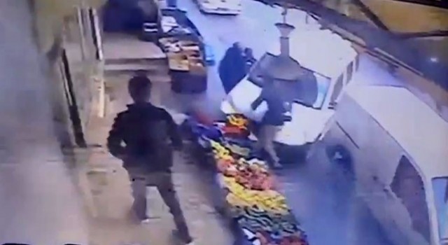 Arnavutköyde feci kaza okula giden çocuğa araç çarptı