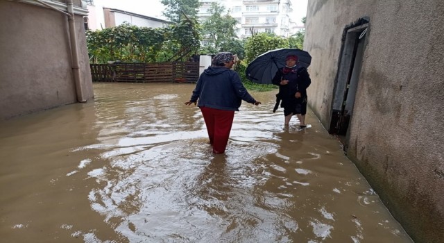 Artvinin Arhavi ilçesinde şiddetli yağış su taşkınlarına neden oldu