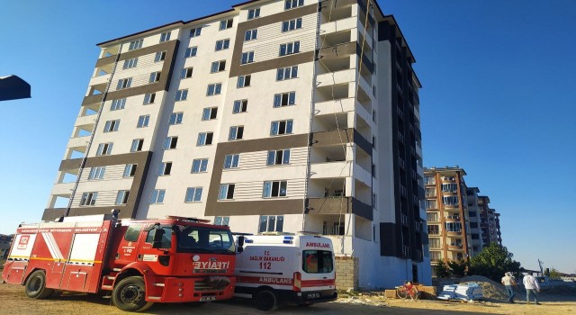 Asansör boşluğuna düşen işçi hayatını kaybetti