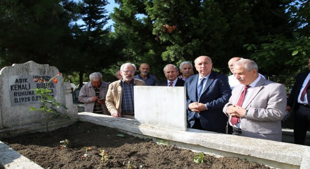 Aşık Kemali Bülbül vefatının 10uncu yılında kabri başında dualarla anıldı
