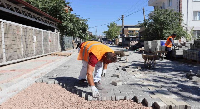 Asilkentte yol ve kaldırımlar yenileniyor