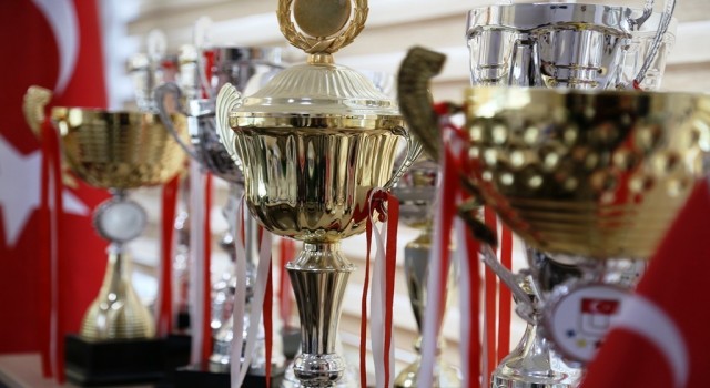 ASÜlü sporcular 2021-2022 sezonunda 26 madalya kazandı
