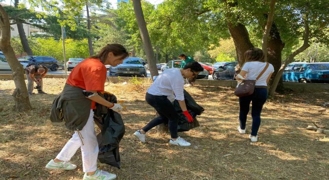 Ataşehirde hastane bahçesi ‘Dünya Temizlik Günü için temizlendi