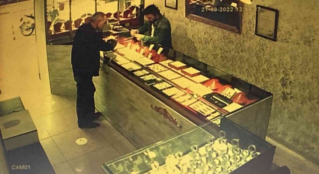 Ataşehirde sahte bilezik satan şahıs, suçüstü yakalandı