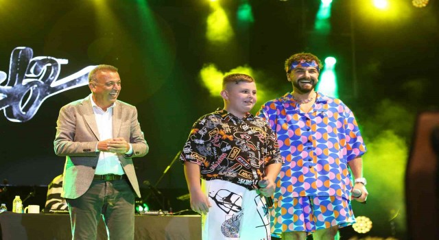 Ataşehirde Sefo ile sosyal medya fenomeni Fevzi aynı sahnede buluştu