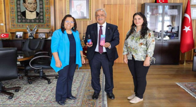 ATATBAM Danışmanlığında üretilen ilk ürün: Iğdıra özgü kızıl gül suyu