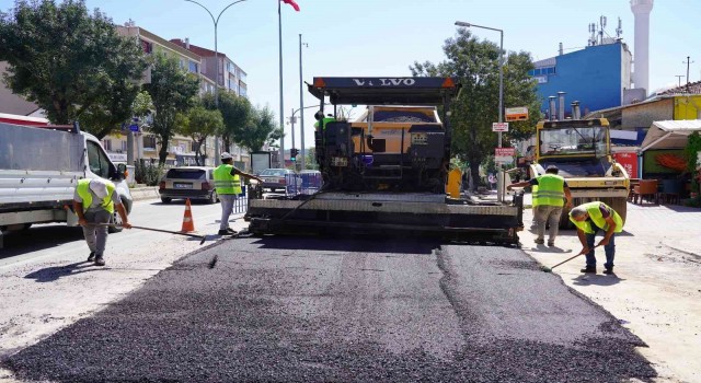 Atatürk Bulvarında asfaltlama çalışmaları başladı