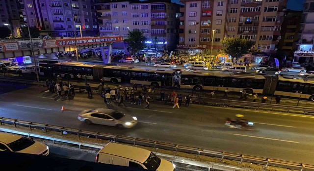 Avcılarda metrobüsler kafa kafaya çarpıştı: 42 yaralı