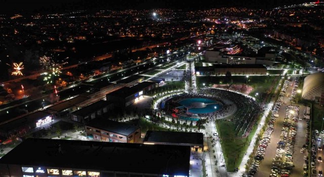 Avlu 2. Etap, konser ve kutlamalarla açıldı