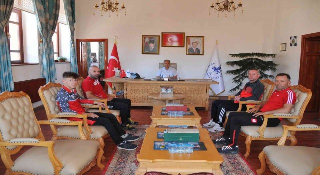 Avrupa Şampiyonu Ergünden Başkan Akkayaya teşekkür ziyareti