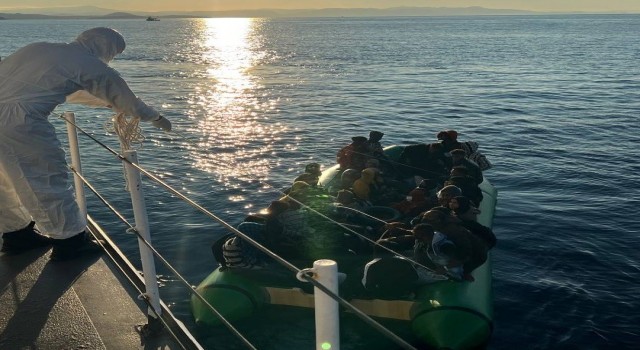 Ayvalık açıklarında 42 düzensiz göçmen yakalandı