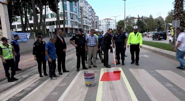 Bafrada yaya geçitlerine kırmızı çizgi çekildi