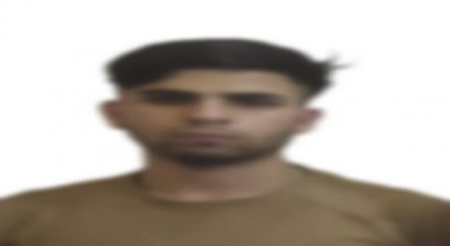 Bağcılarda 3 hırsız takip ettikleri kişileri böyle gasp etti