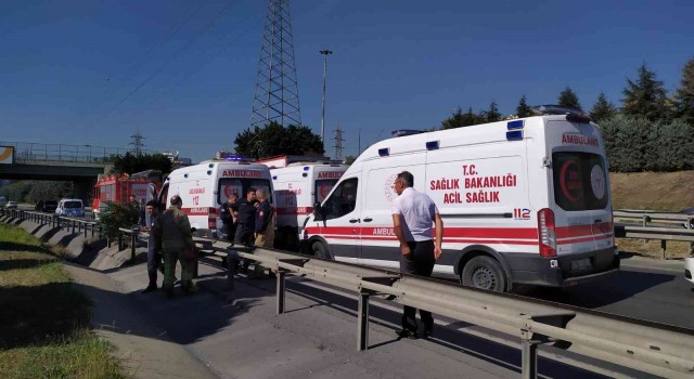 Bahçelievlerde otomobil şerit değiştirdiği esnada kaza yaptı: 3 yaralı