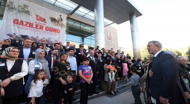 Bakan Akar: “(Mersindeki saldırı) Hain teröristlerin, alçakların bu saldırıları Suriyede organize ettiği bilgisine sahibiz”