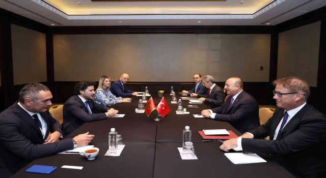 Bakan Çavuşoğlu, Karadağ Başbakanı Abazovic ile bir araya geldi