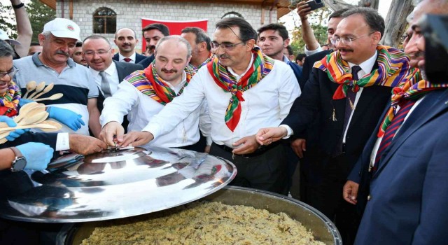 Bakan Dönmez ve Varank Söğütte Şifalı Pilav Kapak Açma Törenine katıldı