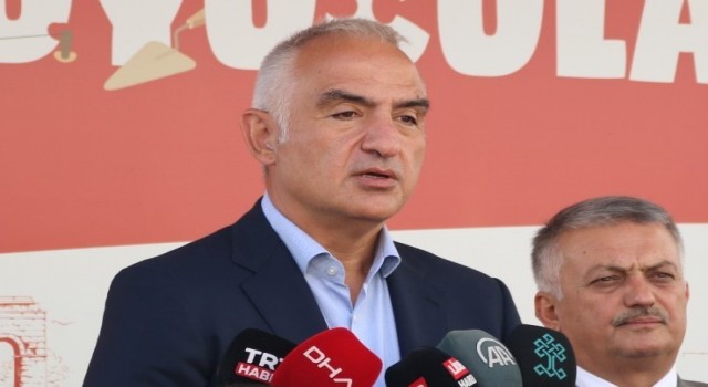 Bakan Ersoy, Türkiyenin turizmdeki kişi başı gelir rekorunu paylaştı