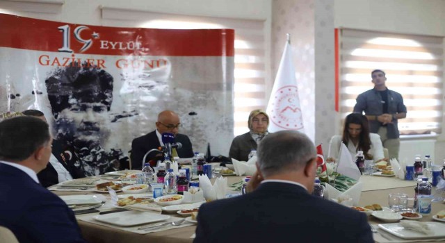 Bakan Kirişci, Ağrıda Gaziler Günü nedeniyle düzenlenen programa katıldı