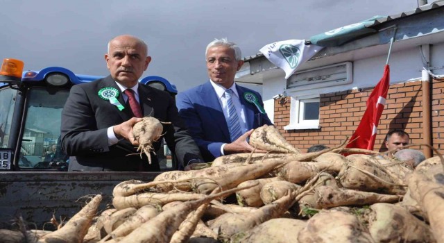 Bakan Kirişci, Şeker Fabrikasının 2022-2023 pancar alım kampanyasında müjdeyi verdi