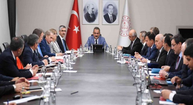 Bakan Özer, Bakanlık yöneticileri ile yeni eğitim öğretim yılı değerlendirmesi için bir araya geldi
